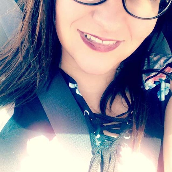 Meet your Posher, Danielle - Picture 5 of 5